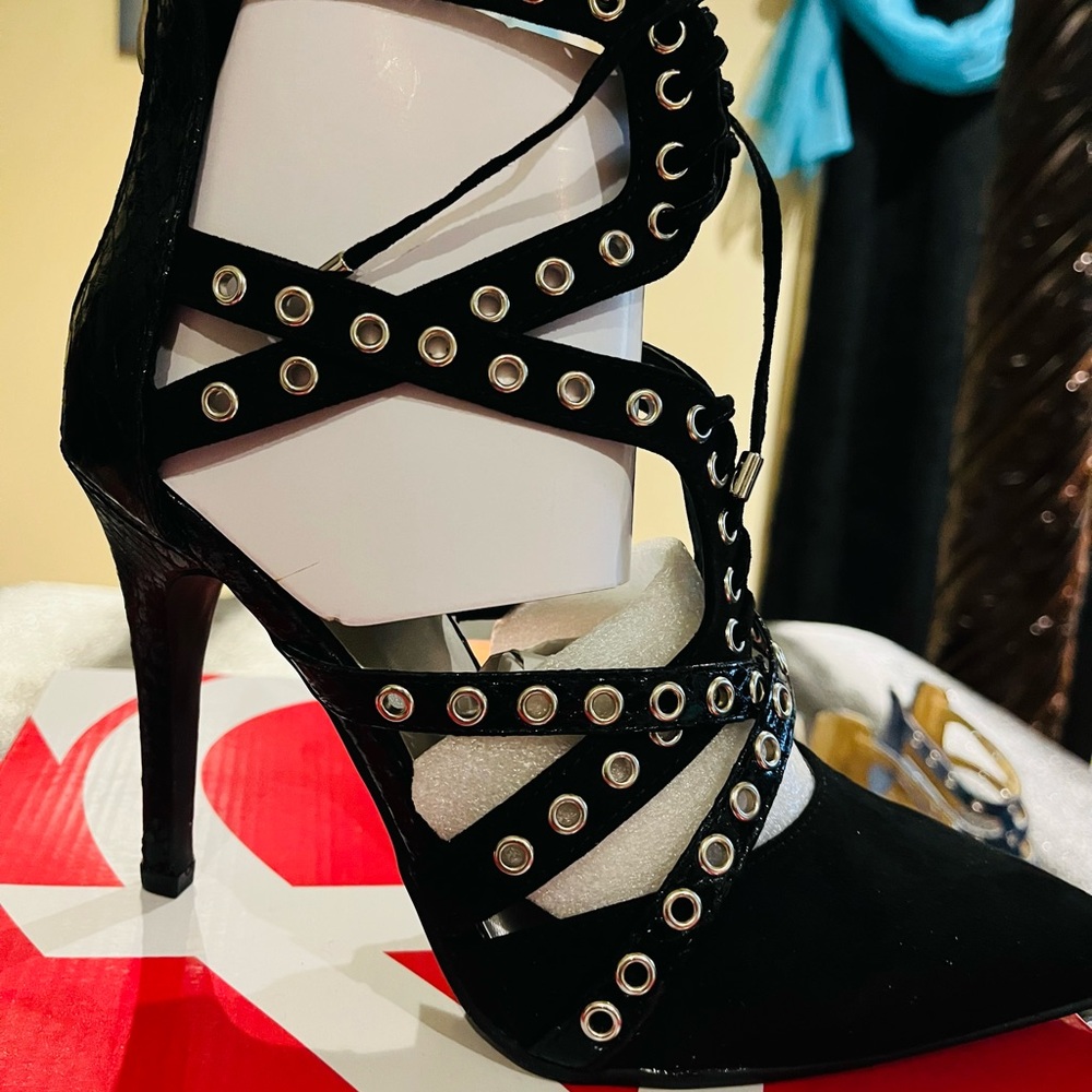 Black/denim high heeled wide width shoe